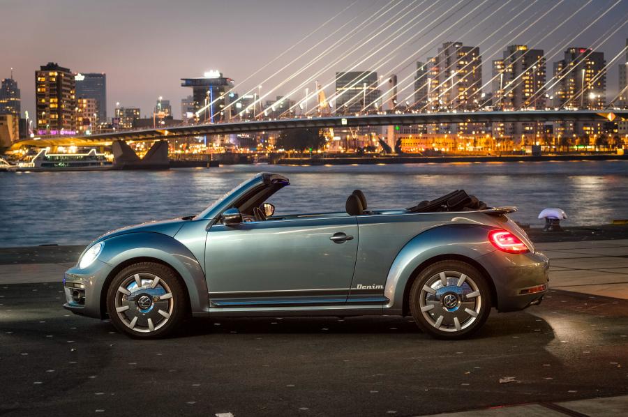  Volkswagen Beetle Convertible Denim 2016 года  (фото 19 из 41)